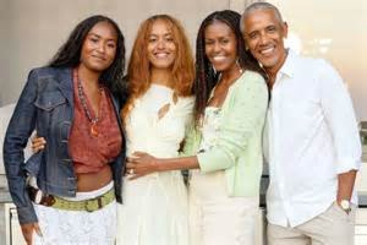 The Ages Of Sasha And Malia Obama: A Timeline