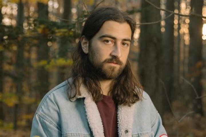 Uncover The Enigmatic Realm Of Noah Kahan's Girlfriend