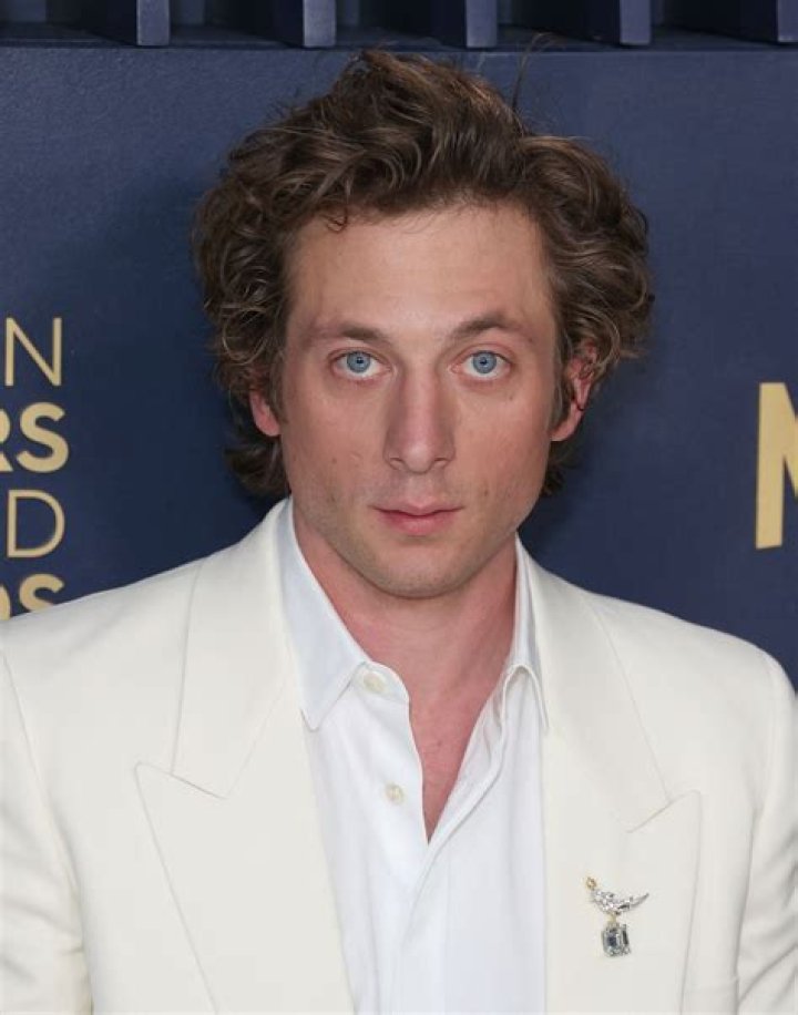 Unveiling The Intriguing Truth About Jeremy Allen White's Height